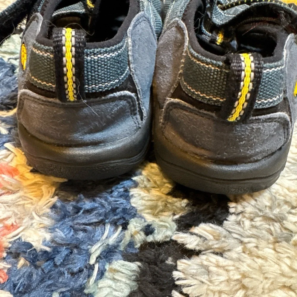 Keen “Big Kids” Closed Toe‎ Navy Blue Sandals